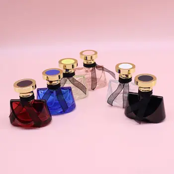 Spalvingas kvepalų buteliukas 30ML juostelės nešiojamas kvepalų dozatoriaus buteliukas Išskirtinis kosmetikos purškimo buteliukas stiklinis pakartotinai užpildomas buteliukas