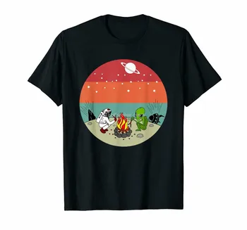 Karštas išpardavimas vyrų prekės ženklas vasariniai medvilniniai marškinėliai Astronautas susitinka su ateivių ugnimi Camping Planet Vintage Black marškinėliai S-3Xl lauko drabužiai