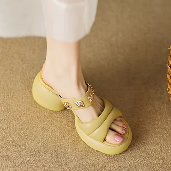 Gražūs minkšti odiniai platforminiai batai Paded Cool Slippers moterims Retro vasara Dėvėti šlepetes Dygliuotos aukštakulnės šlepetės